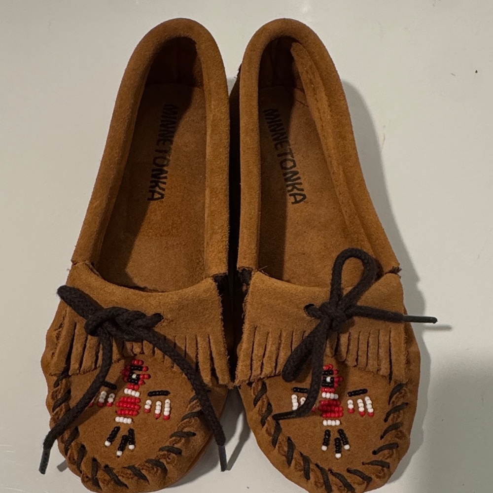 Minnetonka Kids Tan Moccasins with Beadwork